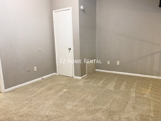 Building Photo - Welcome To Your Well-Maintained 1 Bedroom,...