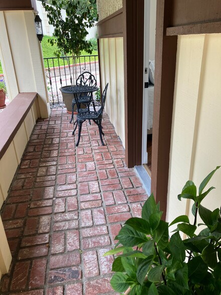 Building Photo - 651 Paseo Vista