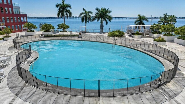 Building Photo - 1541 Brickell Ave