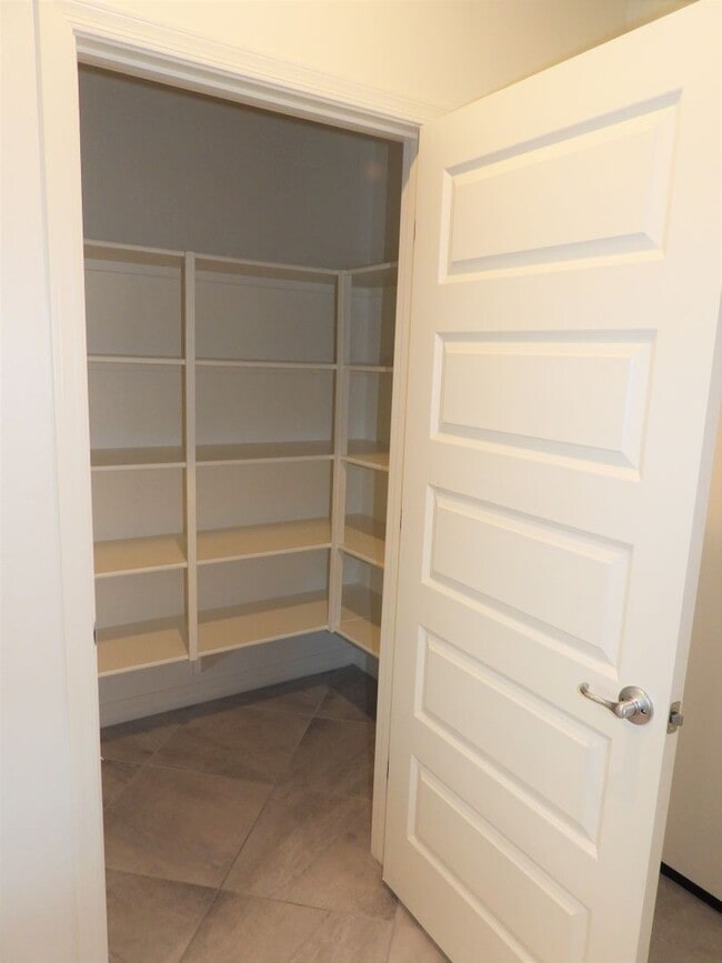 Building Photo - 4 Bedroom 2.5 Bathroom