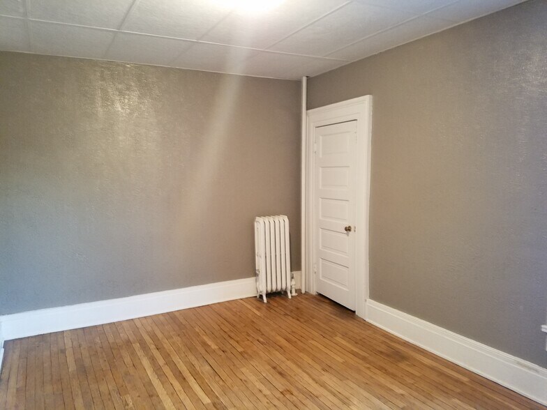 Building Photo - 515 W Washington St