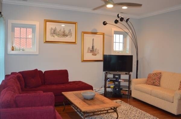 Building Photo - Luxury  3 bedroom duplex in Lakeview  www.CedarRealty.com