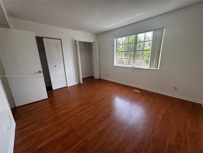 Building Photo - 334 SW 86th Ave