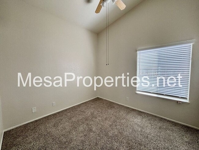 Building Photo - 2816 W Fairview Dr