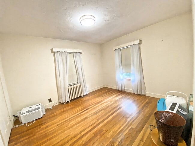 Building Photo - 143 Shore Dr