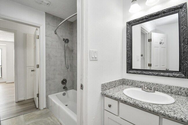 Building Photo - 8573 Wilcrest Dr