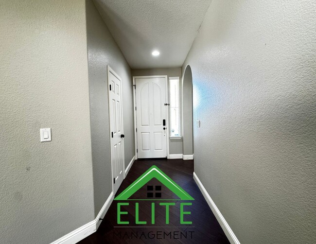 Building Photo - Charming 3-Bedroom Home in Rancho Cordova’...