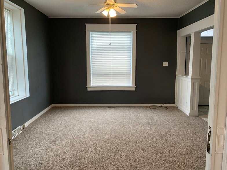 Building Photo - 602 Greenlawn Ave