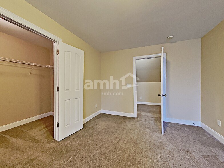 Building Photo - 636 Osborne Ln