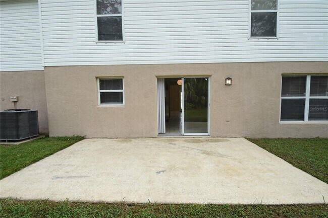 Building Photo - 27 Riverdale Ln