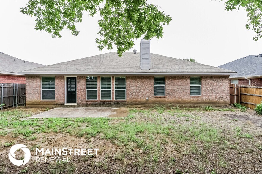 Building Photo - 8005 McMurtry Dr