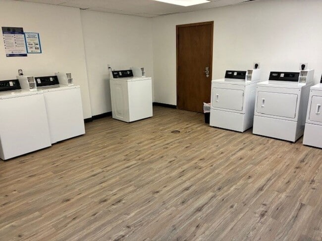 Building Photo - Long Term Rental- Buffalo Ridge/Village 403CC