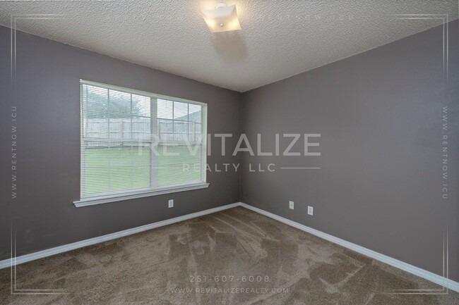 Building Photo - Stunning 4 Bed 2 Bath Home in West Mobile!