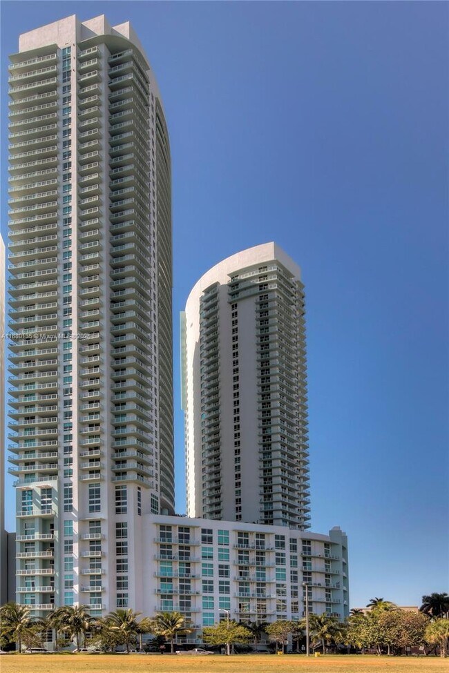 Building Photo - 1900 N Bayshore Dr