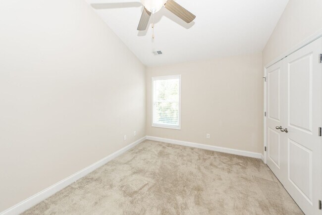 Building Photo - 4 Bedroom 3.5 Bath Townhouse in Kingsbridge at Park West - Mt Pleasant