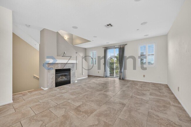 Building Photo - 1836 Olive Green St