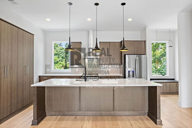 Building Photo - 1242 2nd Ave S