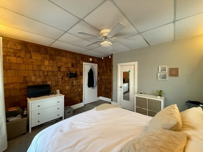 Building Photo - 133 S Buchanan St