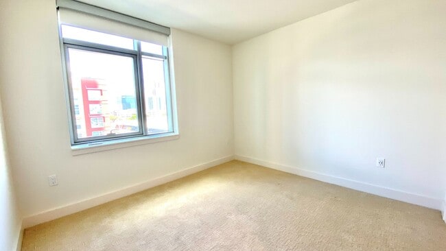 Building Photo - 2 BED 2 BATH CORNER UNIT AT THE COLLECTION...