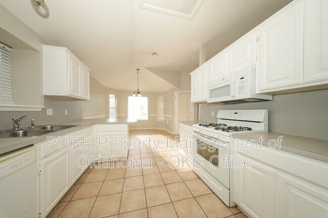 Building Photo - 400 Coalbrook Dr