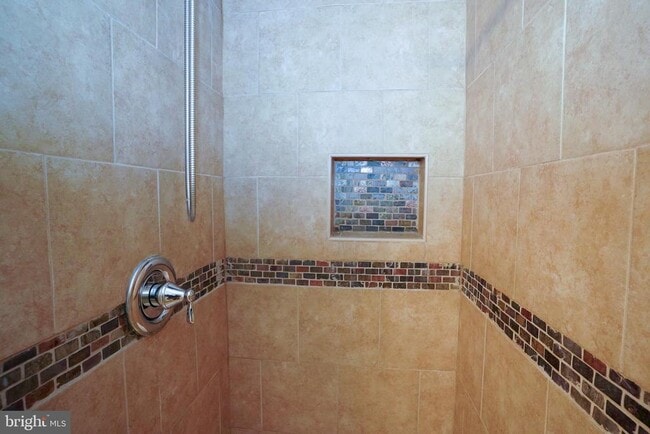 Building Photo - 7862 Centergate Ct