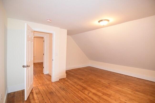 Building Photo - 20 11th St