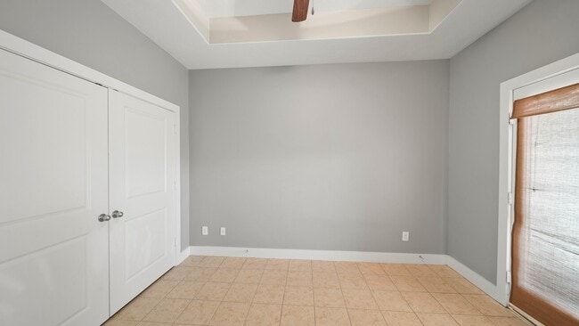 Building Photo - 5637 Oasis Palm Ln