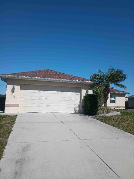Primary Photo - 2228 Clovelon St