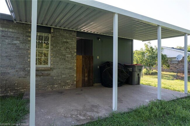 Building Photo - 502 8th St