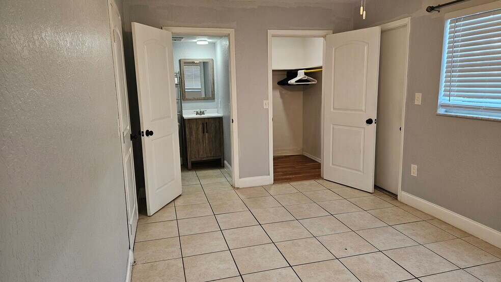 on Suite Bathroom and Walk in Closet - 309 Avanda Ct
