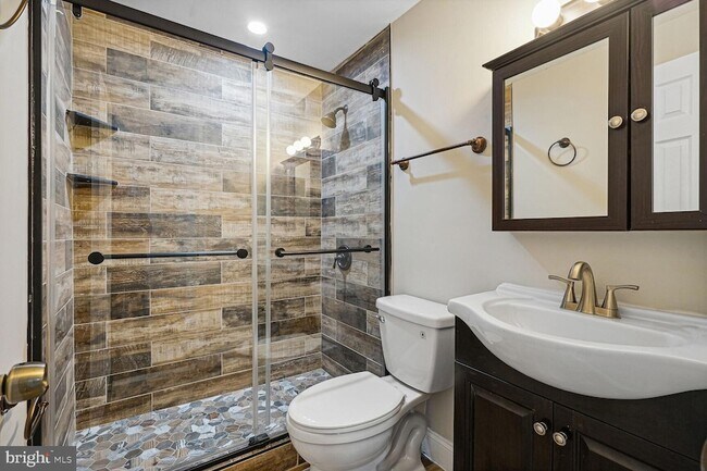 Building Photo - 8102 Pinelake Ct