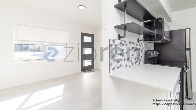 Building Photo - 1103 E South St