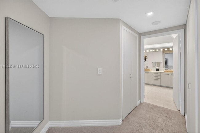 Building Photo - 2000 Island Blvd