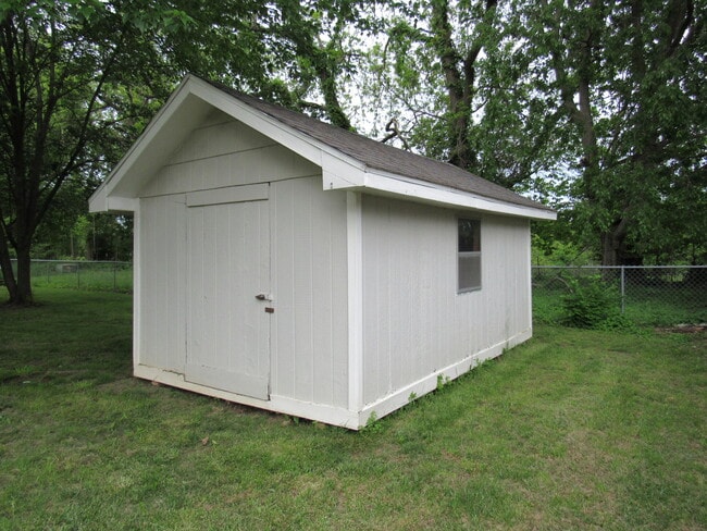 Building Photo - 5116 S Sycamore Ave