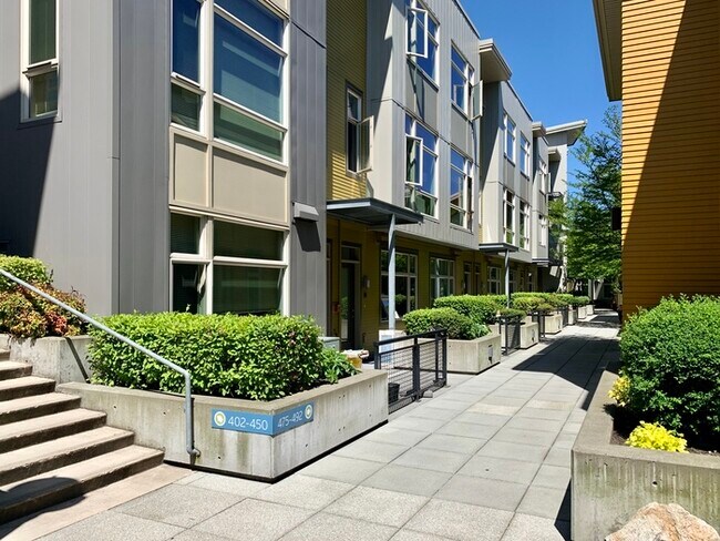 Building Photo - 2 Bedroom on Creekside with Balcony (ADA)
