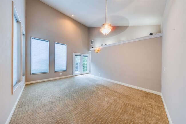 Building Photo - 11503 Lakeside Pl Dr