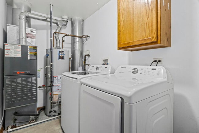 Building Photo - 1119 Clover Dr