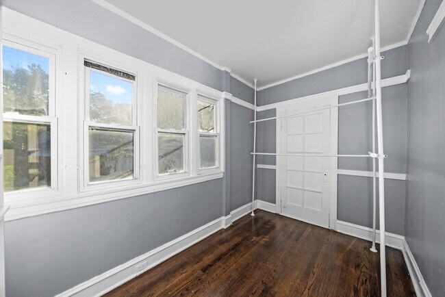 Building Photo - 7643 S Paxton Ave