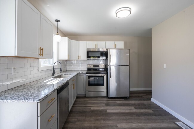 Building Photo - Newly renovated 3 bed and 1 bath house in ...