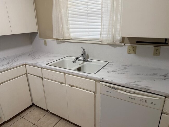 Building Photo - 1401 W 29th St