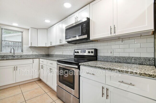 Building Photo - 4818 Dogwood St