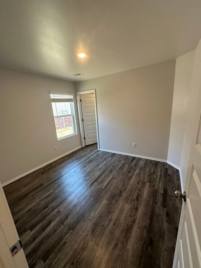 Building Photo - Now Pre-Leasing — Your Spacious 4 Bed, 2 Bath Home in Robertson’s Landing Awaits!