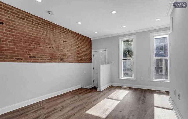 Building Photo - 1520 Holbrook St