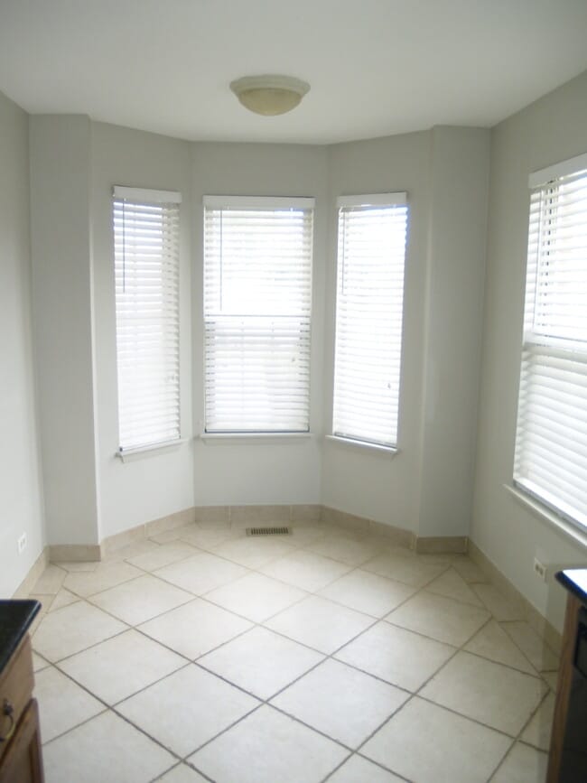 Building Photo - 290 Green Knoll Ln
