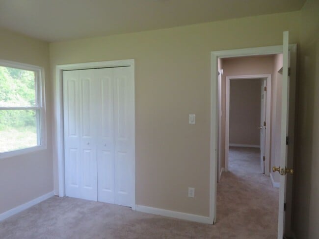 Building Photo - Colonial Heights Virginia