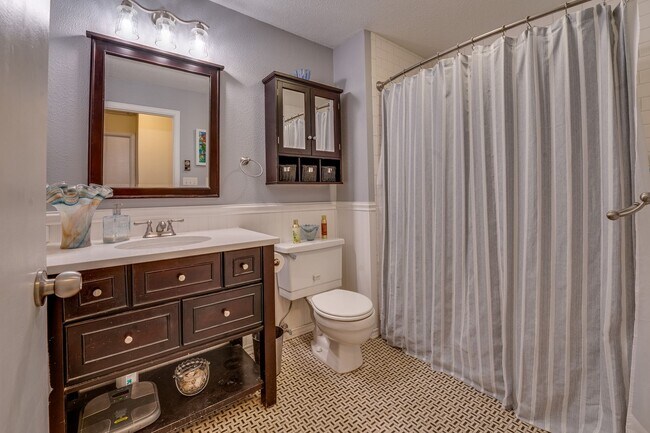 Building Photo - Beautiful 5 bed, 3 Bath House in Central Fort Collins!