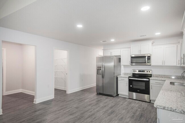 Building Photo - 3304 Bonfire Dr