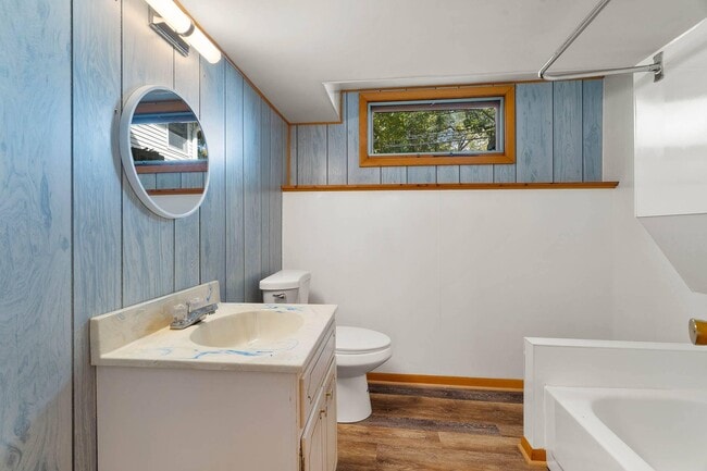 Building Photo - 2107 Garden Dr