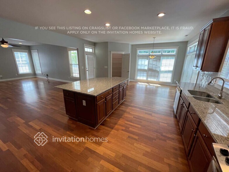 Building Photo - 15527 Barnsbury Dr