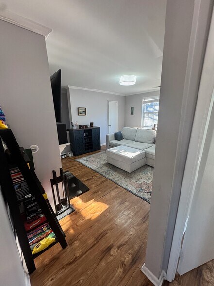 Living room from hallway from bedrooms - 2841 S Wakefield St